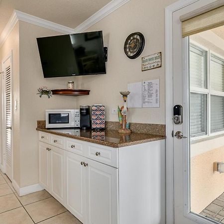 Walkable To Restaurants And Steps To The Beach! - Coconut Villa'S Suite 10 St. Pete Beach Dış mekan fotoğraf