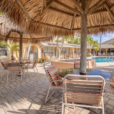 Walkable To Restaurants And Steps To The Beach! - Coconut Villa'S Suite 10 St. Pete Beach Dış mekan fotoğraf