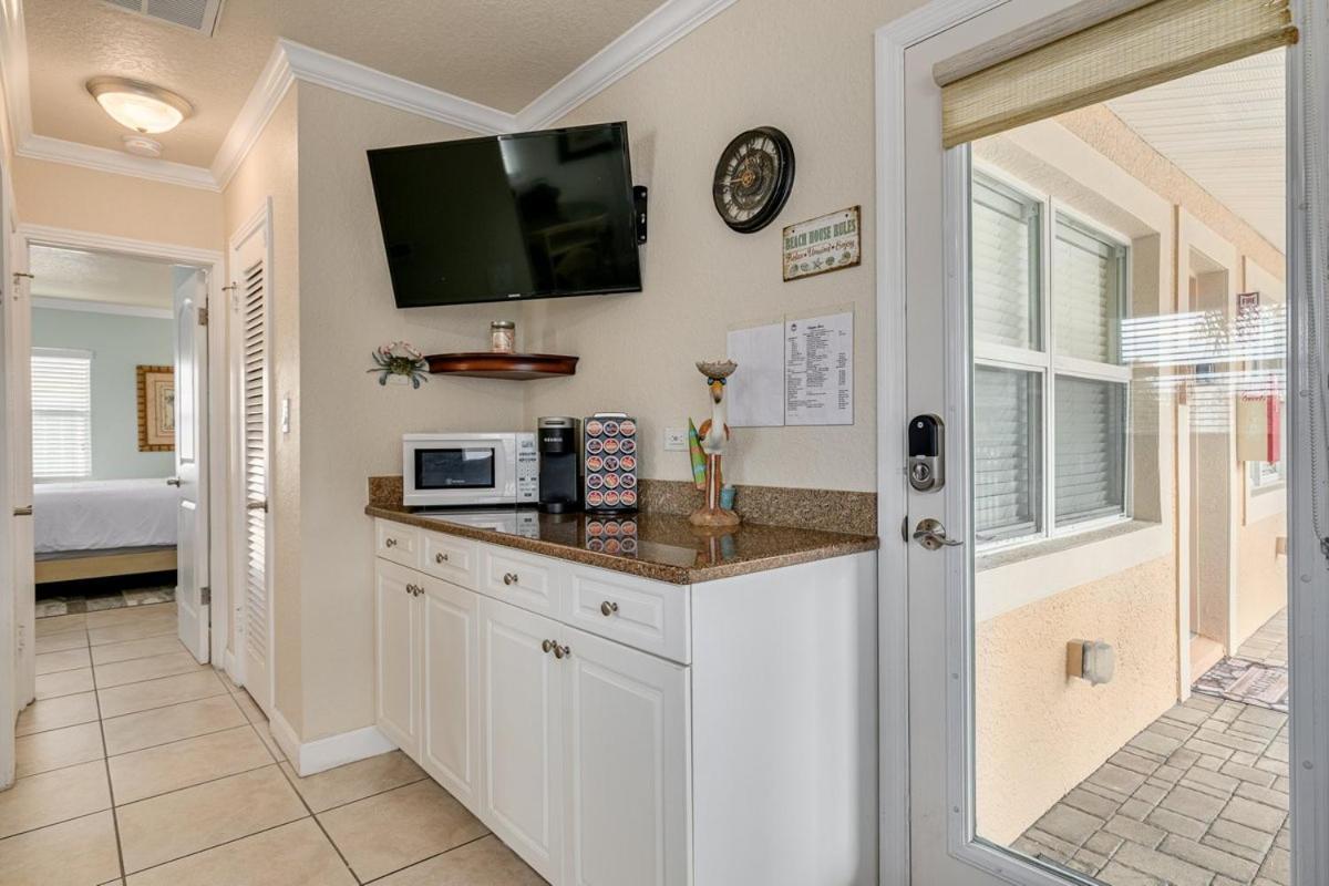 Walkable To Restaurants And Steps To The Beach! - Coconut Villa'S Suite 10 St. Pete Beach Dış mekan fotoğraf