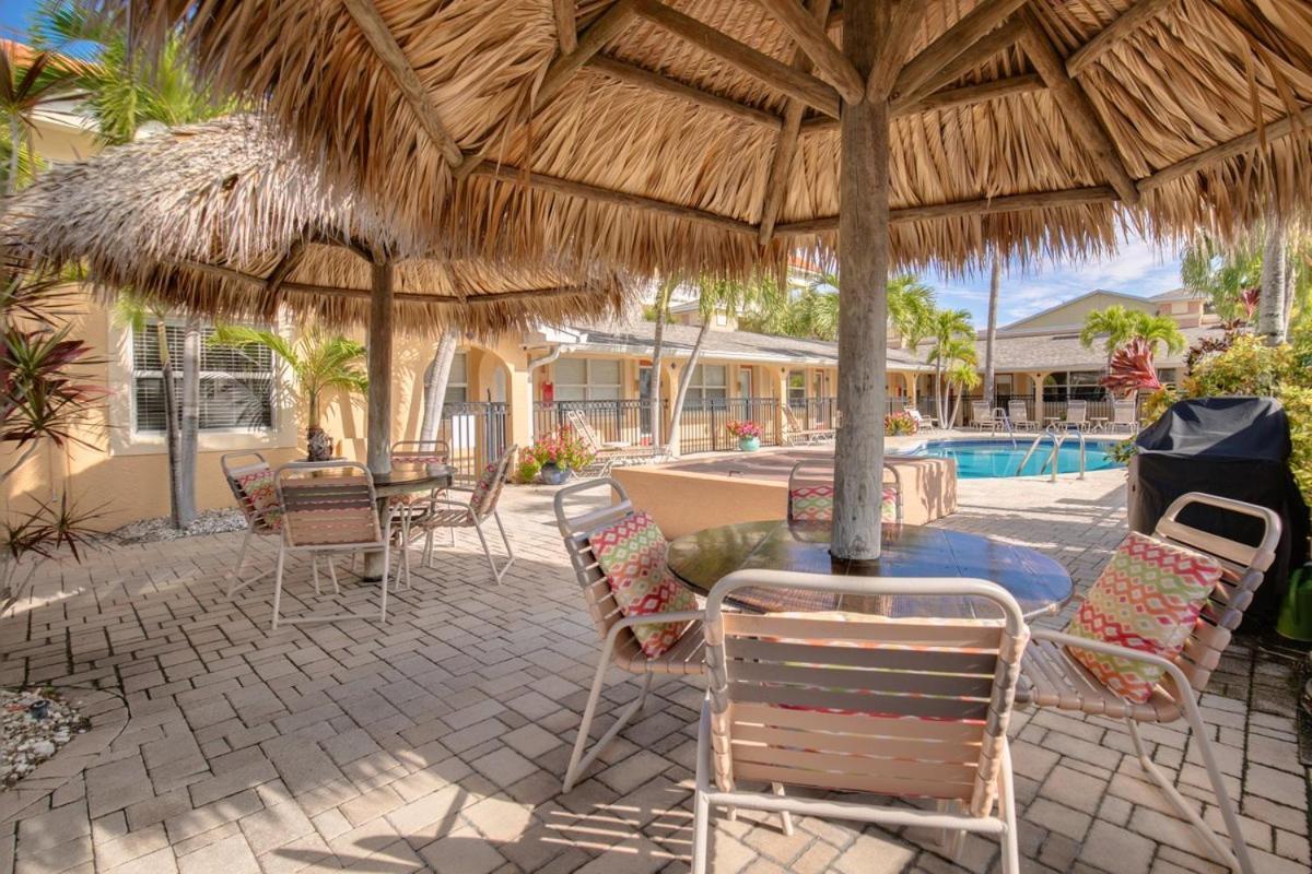 Walkable To Restaurants And Steps To The Beach! - Coconut Villa'S Suite 10 St. Pete Beach Dış mekan fotoğraf