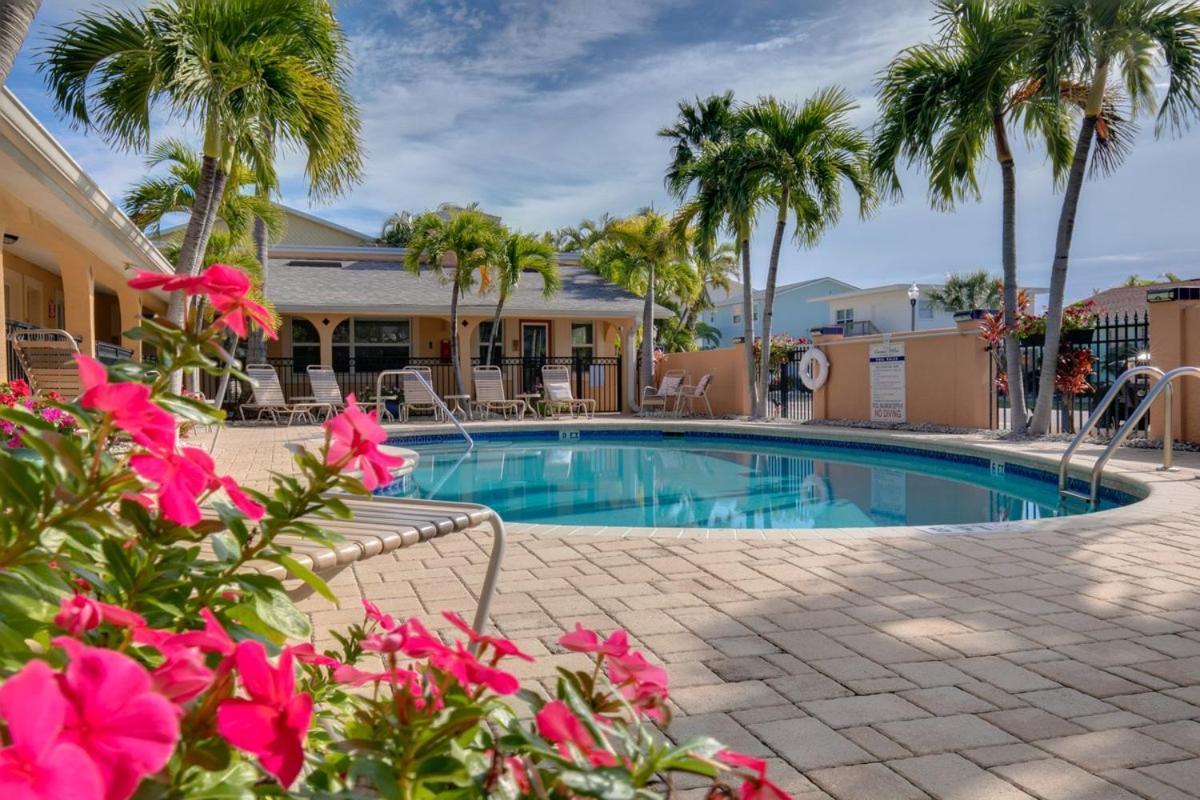 Walkable To Restaurants And Steps To The Beach! - Coconut Villa'S Suite 10 St. Pete Beach Dış mekan fotoğraf